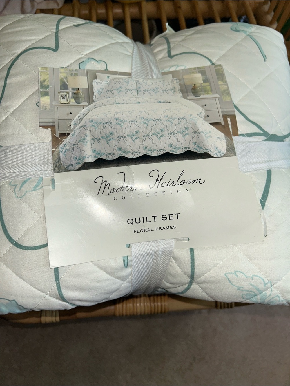 Modern Heirloom Floral Frames Quilt Set King White & Blue NWT